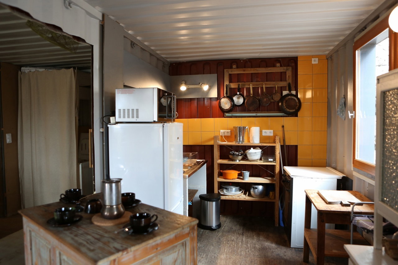 Ganz Haus Marseille 46059