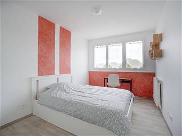 Roomlala | Orange > Chambre colocation premium uniquement pour femme