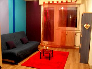 Roomlala | Original equipped studio, 23m2, large kitchen, near tram and center