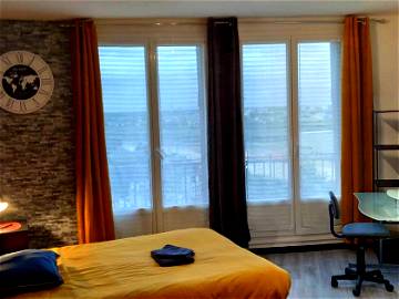 Roomlala | Orléans Center: Large Bedroom With Private Bathroom And Balcony