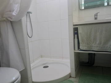 Roomlala | Orléans: Pequeno quarto em uma casa particular