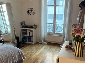 Roomlala | Ótima colega de quarto feminina perto de Paris :)
