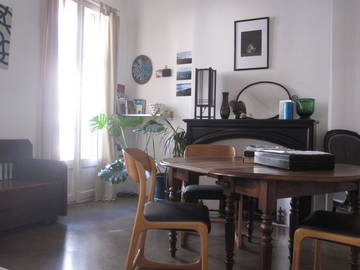 Roomlala | Para alugar quarto em apartamento grande 