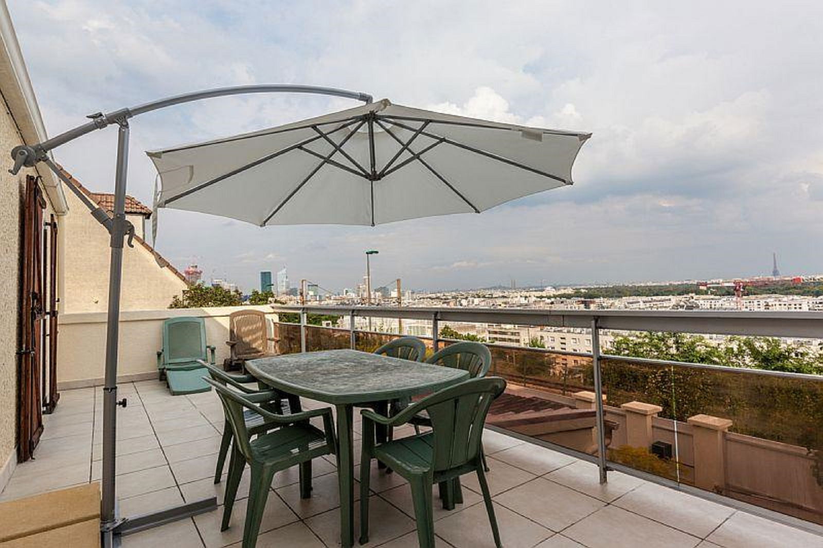 Unabhängiges Studio Suresnes 151401