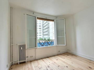 Roomlala | Paris Belleville Apartment Rental