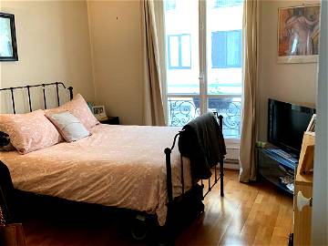 Roomlala | Parisian Apartment Room With Private Bathroom In Historic Ma