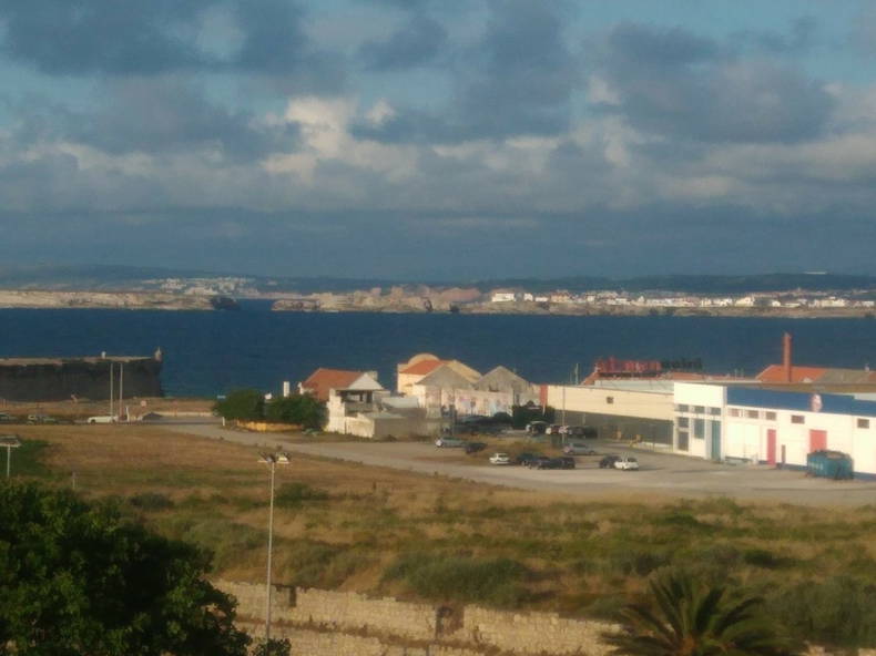 Entire Home Peniche 235290-1