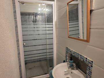 Logement entier à louer à Menthonnex-En-Bornes - photo 3 : salle de bain-3
