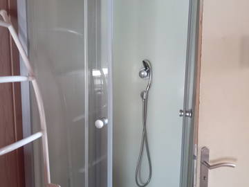 Chambre chez l'habitant à louer à Sainte-Marie - photo 7 : salle de bain-7