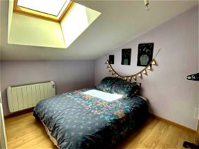 Small bedroom with skylight