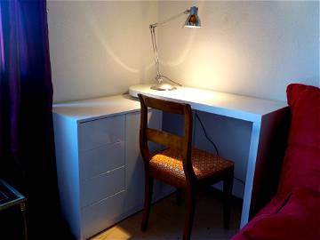 Roomlala | Petite Chambre d'étudiant/te Avec Canapé-lit 140x190cm