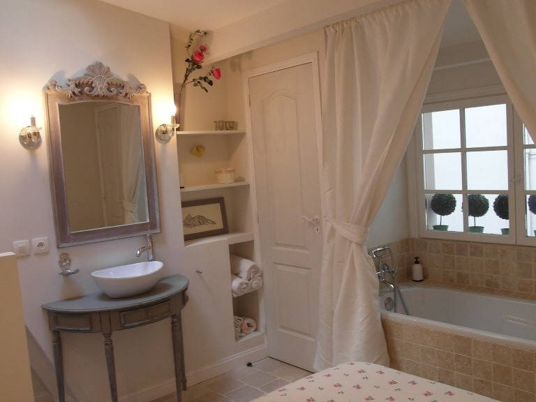 Entire Home Paris 219236-4