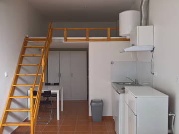 Roomlala | Pięknie umeblowane studio ze wszystkimi wygodami