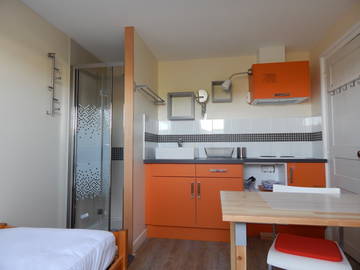 Roomlala | Piękny pokój do wynajęcia w domu rezydenta
