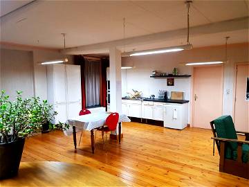 Roomlala | Piso Muy Amplio (100 M²) Con Dos Habitaciones, Cocina, Baño