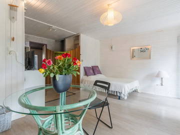 Roomlala | Pokój 25 m² z cichą strefą w Pélissanne, widok na ogród