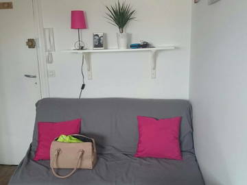 Roomlala | Pokój dla pokojówki do wynajęcia w Bécon-Les-Bru