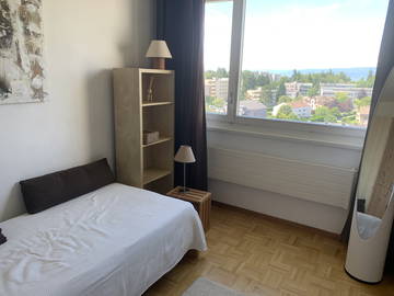 Roomlala | Pokój do wynajęcia dla studentki/kobiety