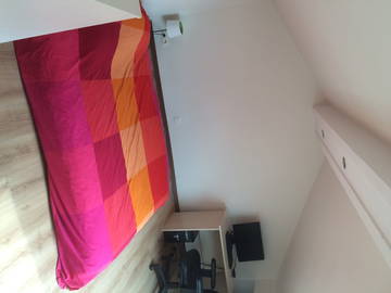Roomlala | Pokój do wynajęcia na miesiąc lub rok