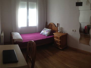 Roomlala | Pokój do wynajęcia na miesiąc (przestronny)