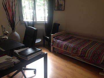 Roomlala | Pokój Do Wynajęcia W 4 Pokojowym Mieszkaniu - 100 M²