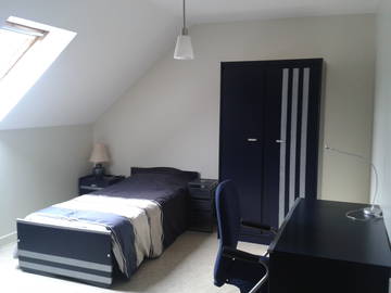 Roomlala | Pokój do wynajęcia w cichym domu 