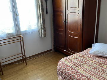 Roomlala | Pokój do wynajęcia w domu rezydenta