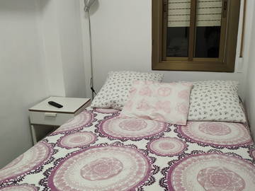 Roomlala | Pokój do wynajęcia w Hospitalet de Llobregat