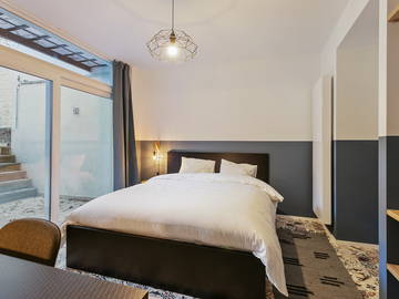 Roomlala | Pokój do wynajęcia w mieszkaniu współdzielonym w dużym domu sąsiedzkim