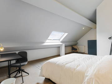 Roomlala | Pokój do wynajęcia w mieszkaniu współdzielonym w dużym domu sąsiedzkim