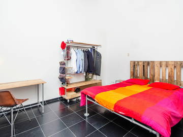 Roomlala | Pokój do wynajęcia w mieszkaniu współdzielonym w dużym domu sąsiedzkim