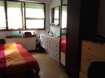 Roomlala | Pokój do wynajęcia w rezydencji pełnej drzew