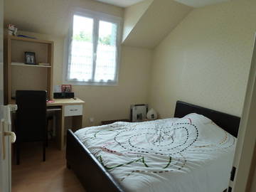 Roomlala | Pokój do wynajęcia w spokojnej okolicy