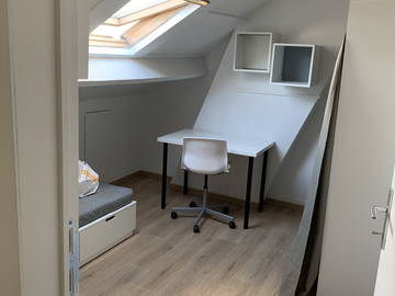 Roomlala | Pokój dostępny w mieszkaniu współdzielonym dla 4 osób