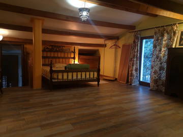 Roomlala | Pokój od strony lasu