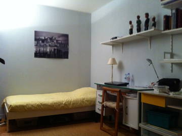 Roomlala | Pokój studencki do wynajęcia w mieszkaniu 