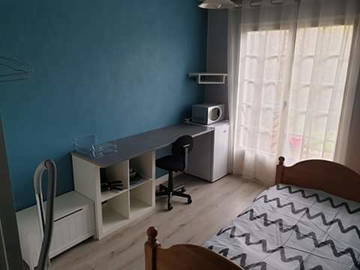 Roomlala | Pokój studencki w domu rodzinnym