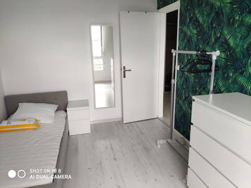 Roomlala | Pokój studencki w mieszkaniu współdzielonym dla kobiet