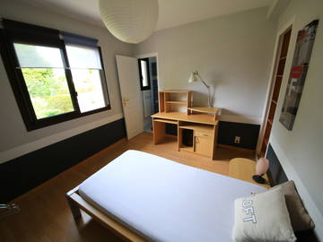 Roomlala | POKÓJ UMEBLOWANY BRUZ z prywatnym prysznicem