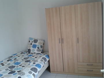 Roomlala | Pokój umeblowany dla studenta