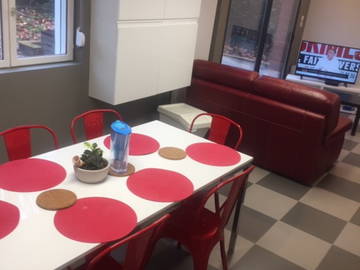 Roomlala | POKÓJ W DOMU Z OGRODEM W MIEJSCU WSPÓLNYM BLISKO METRA