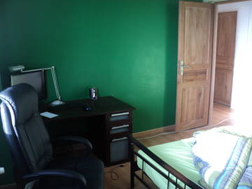 Roomlala | Pokój w dużym domu.