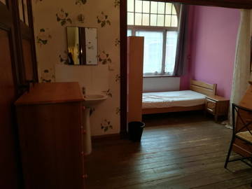 Roomlala | Pokój w dużym domu