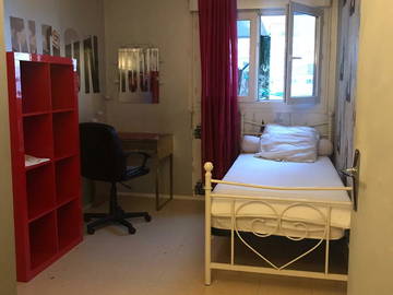 Roomlala | Pokój w dużym mieszkaniu
