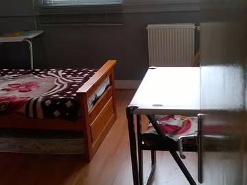 Roomlala | Pokój w dużym mieszkaniu blisko stacji kolejowej