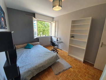 Roomlala | Pokój w mieszkaniu 3 pokojowym w dzielnicy Point Du Jour