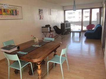 Roomlala | Pokój w mieszkaniu dzielonym z 3 osobami