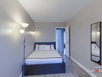 Roomlala | Pokój w mieszkaniu współdzielonym z opcją all-inclusive – Netflix – Modern – Re