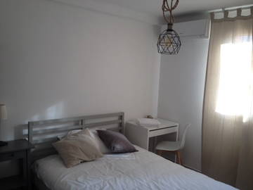 Roomlala | Pokój w odnowionym 2-pokojowym mieszkaniu w pobliżu Prado