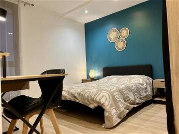 Roomlala | Pokój we wspólnym mieszkaniu w T4 o powierzchni 87 m2 - linia metra Prox A